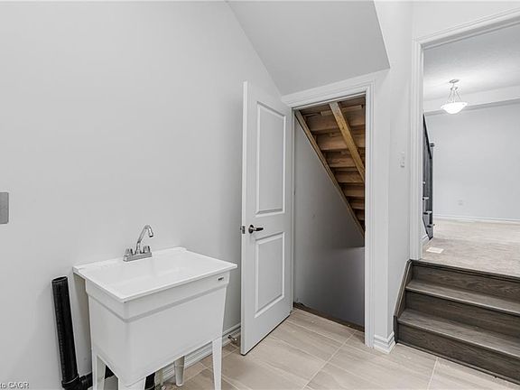 5th image of 8 Daisy St