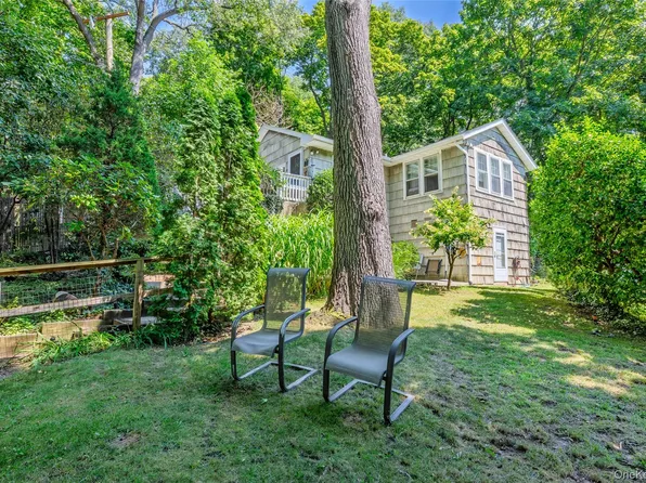 3 Lane M, Huntington, NY 11743