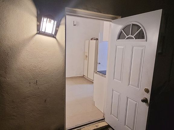 5th image of 400 SW 68th Ave