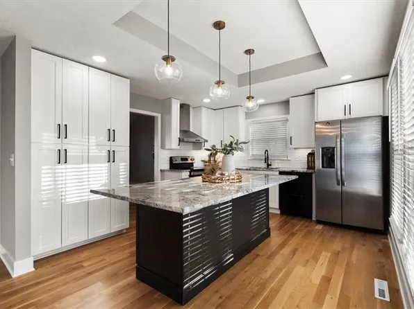 11001 W 101st St, Overland Park, KS 66214