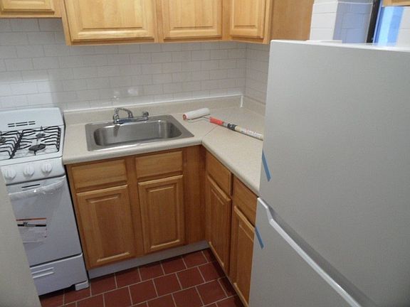 3rd image of 67 W 109th St #2C