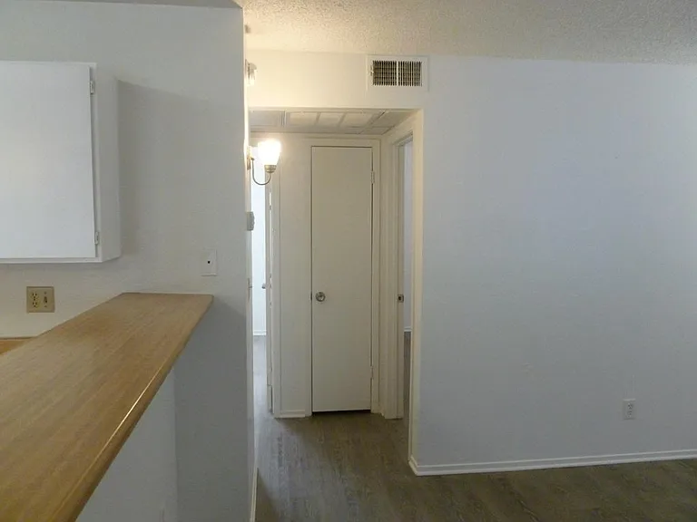 2695 Jennydiane Dr #B — Photo 10