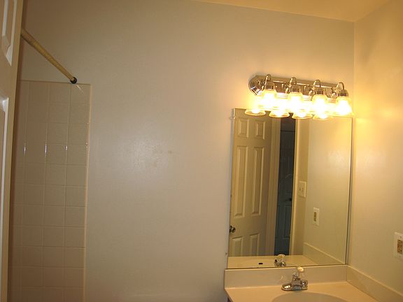 Hall Bath on Upper Level