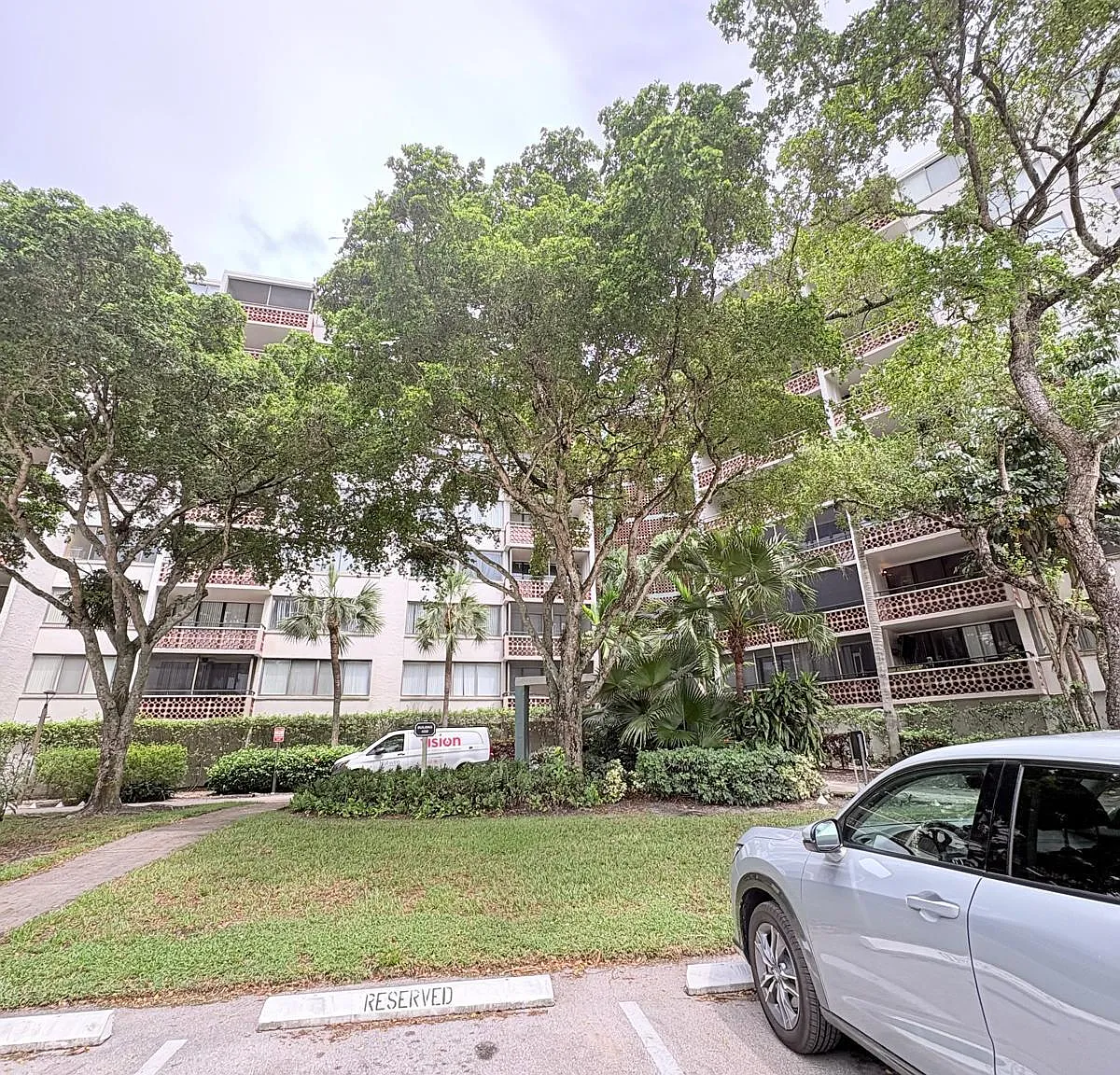 2 bed, 2.0 bath, 1032 sqft, $1,650 — Photo 2