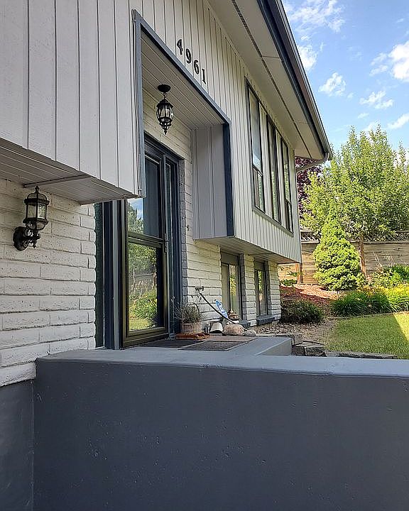 1st image of 4961 E Royal Dr