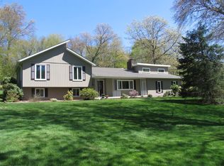 16 Flintlock Dr, Danbury, CT 06811