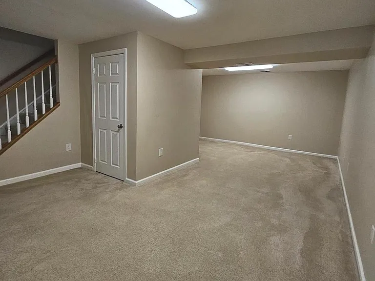 6413 Four Oaks Ln — Photo 32