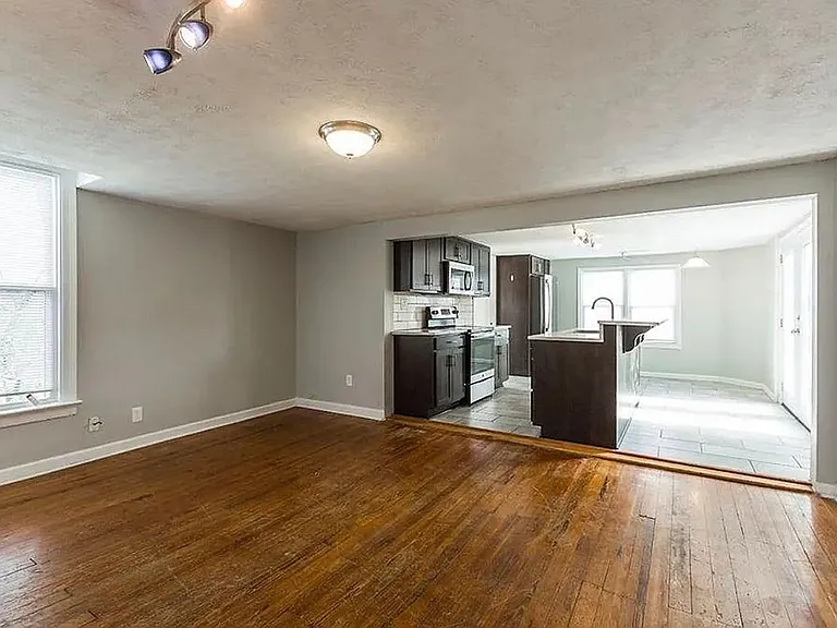 676 Headley Ave — Photo 3