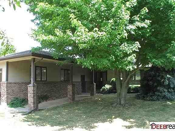 3rd image of 1024 Beaver Lake Blvd