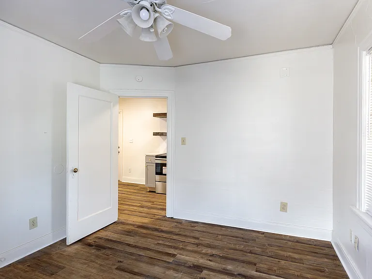 426 NW 25th St #8 — Photo 11