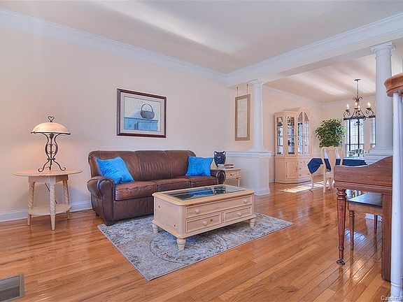 5th image of 10115 Stewarton Ln