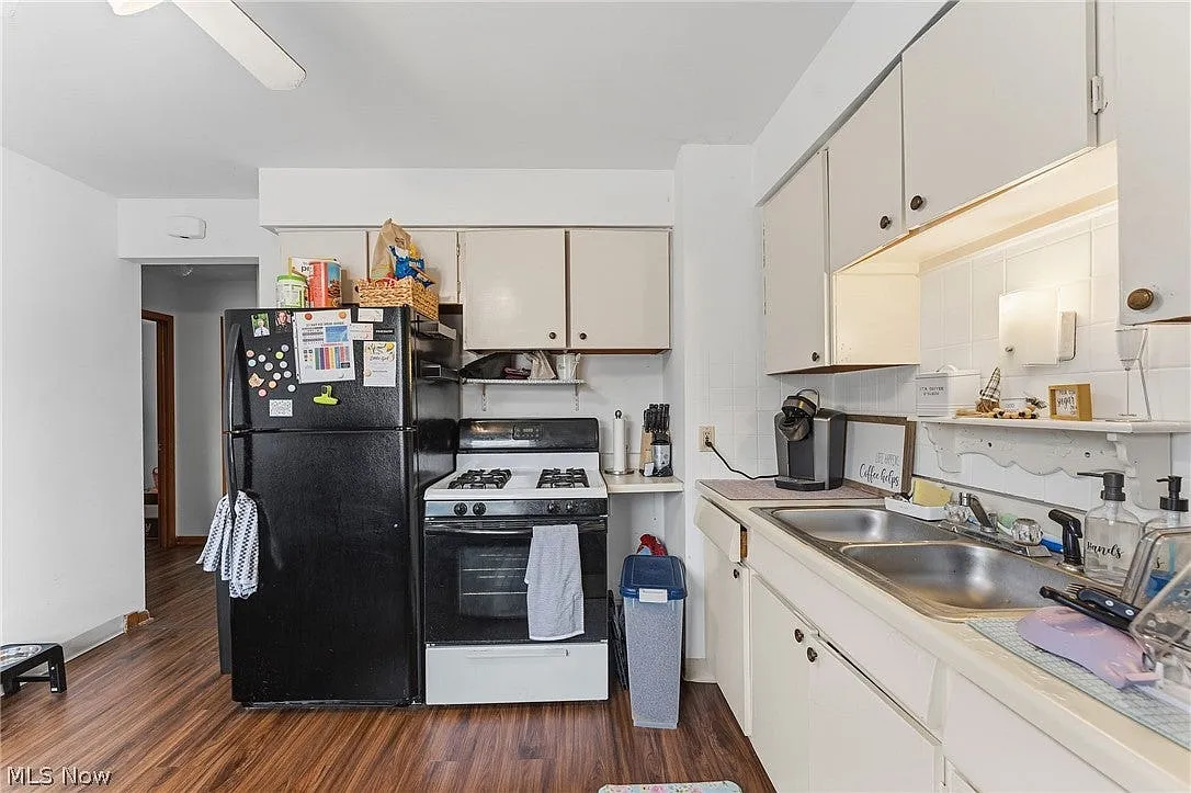 2 bed, $1,300 — Photo 4