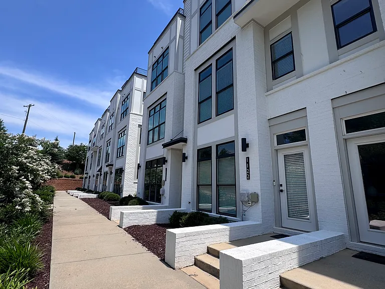 1122 Wesley Terrace Ave — Photo 2