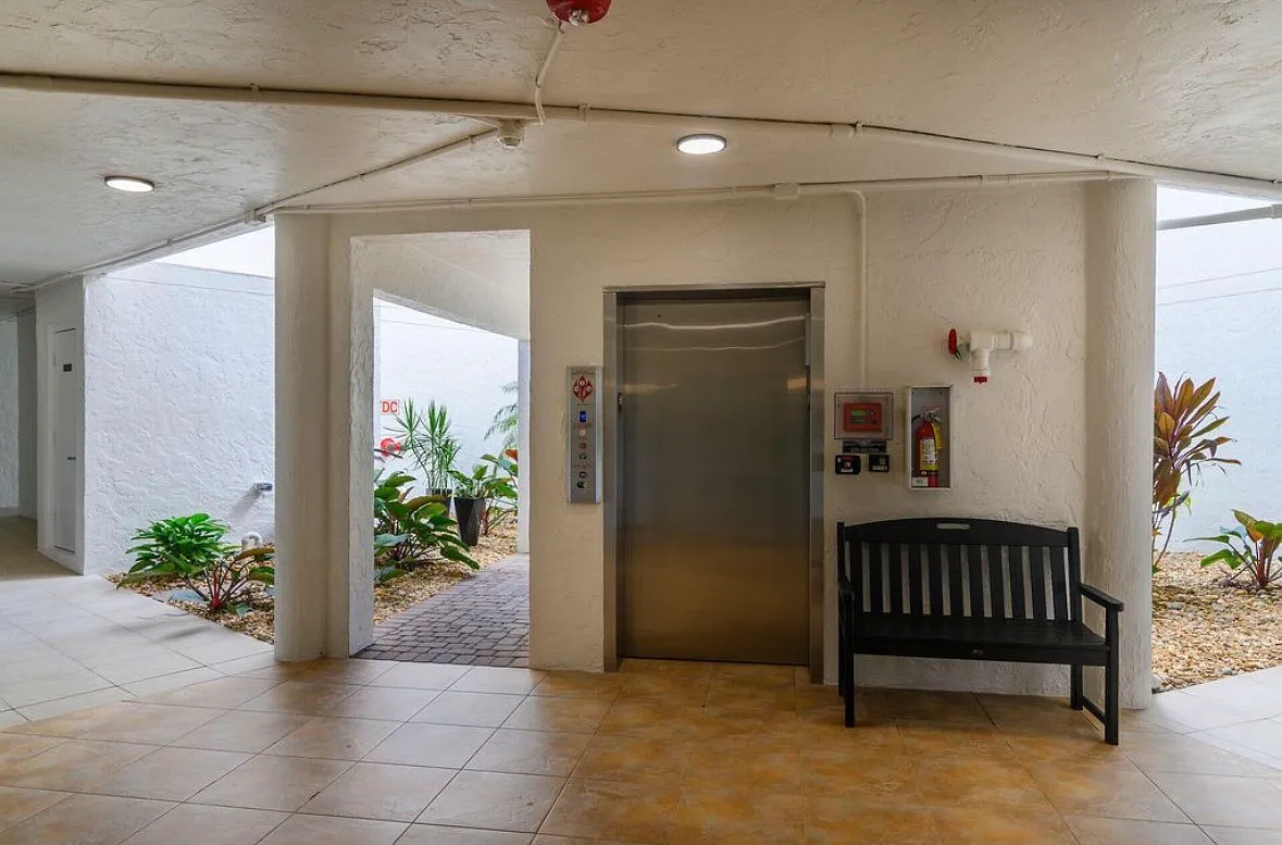 2 bed, 2.5 bath, 1630 sqft, $6,000 — Photo 1