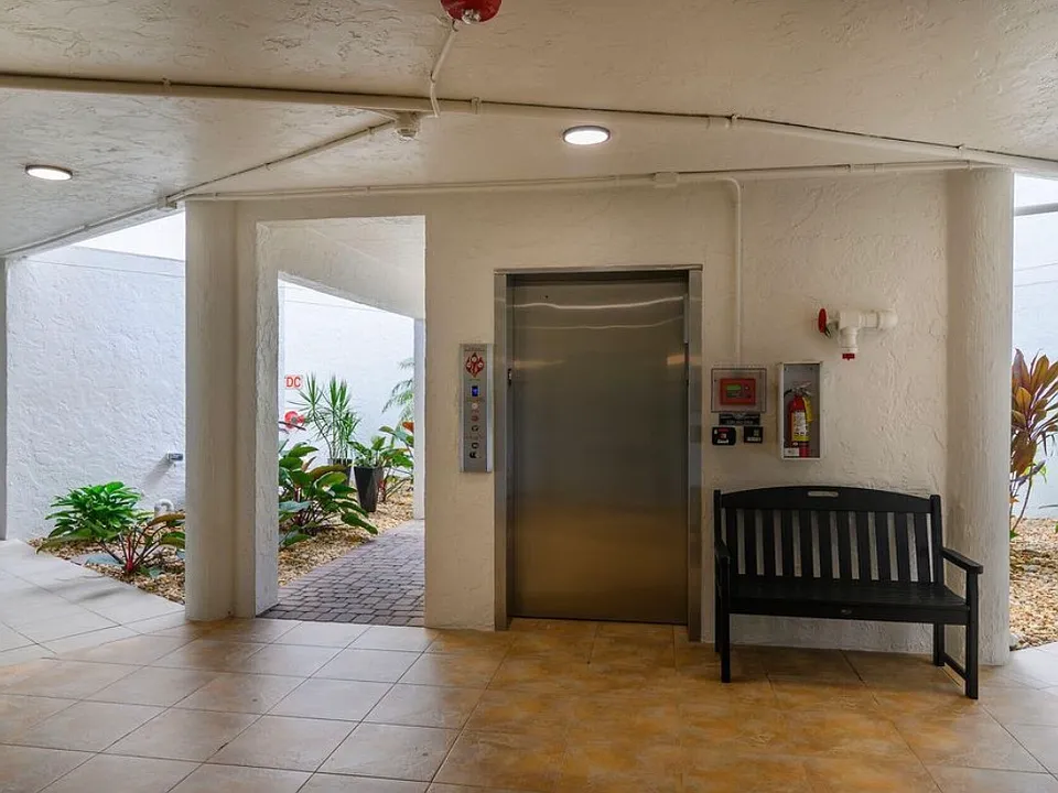 845 Collier Ct #203