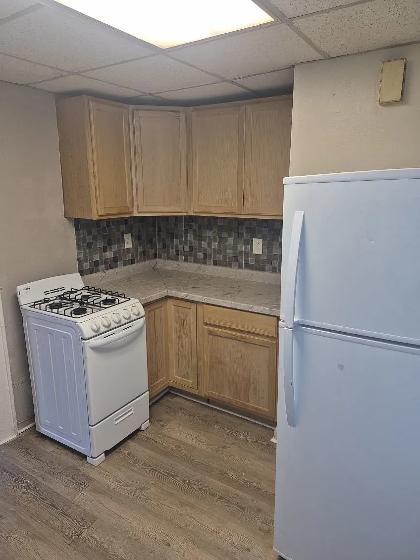 2 bed, 800 sqft, $1,000 — Photo 4