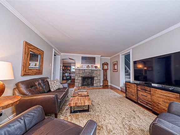 2nd image of 1007 Jefferson Heights Rd