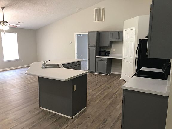 5th image of 404 Lily Pond Ln
