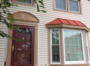 5429 New London Park Dr, Fairfax, VA 22032