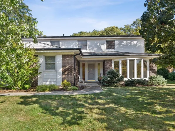1685 Portage Pass, Deerfield, IL 60015