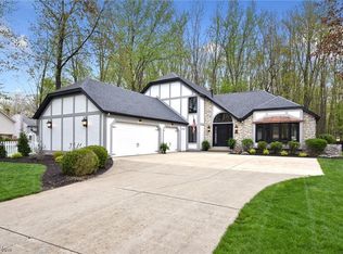 8441 Old Post Rd, Olmsted Falls, OH 44138