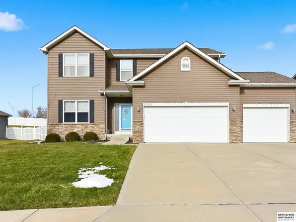 17224 Morgan Ave, Gretna, NE 68028