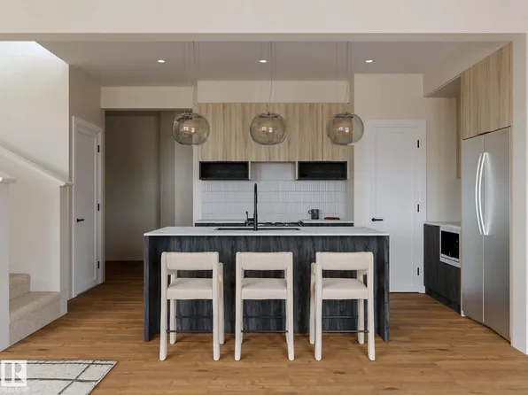 20723 40th Ave NW, Edmonton, AB T6R 1N1