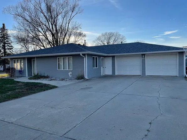 221 S 7th St, Pierce, NE 68767