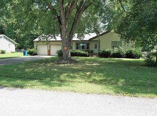 2032 S Glencrest Ave, Springfield, MO 65804