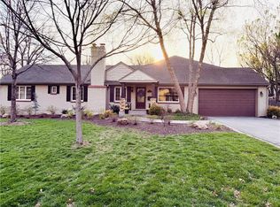6134 Howe Dr, Fairway, KS 66205