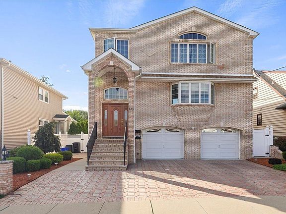 2nd image of 233 Van Buren St Floor 1