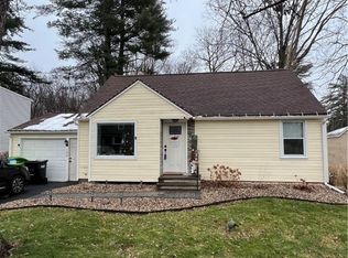 104 Wadsworth Rd, North Syracuse, NY 13212