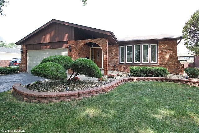 1st image of 4232 Oakwood Ln