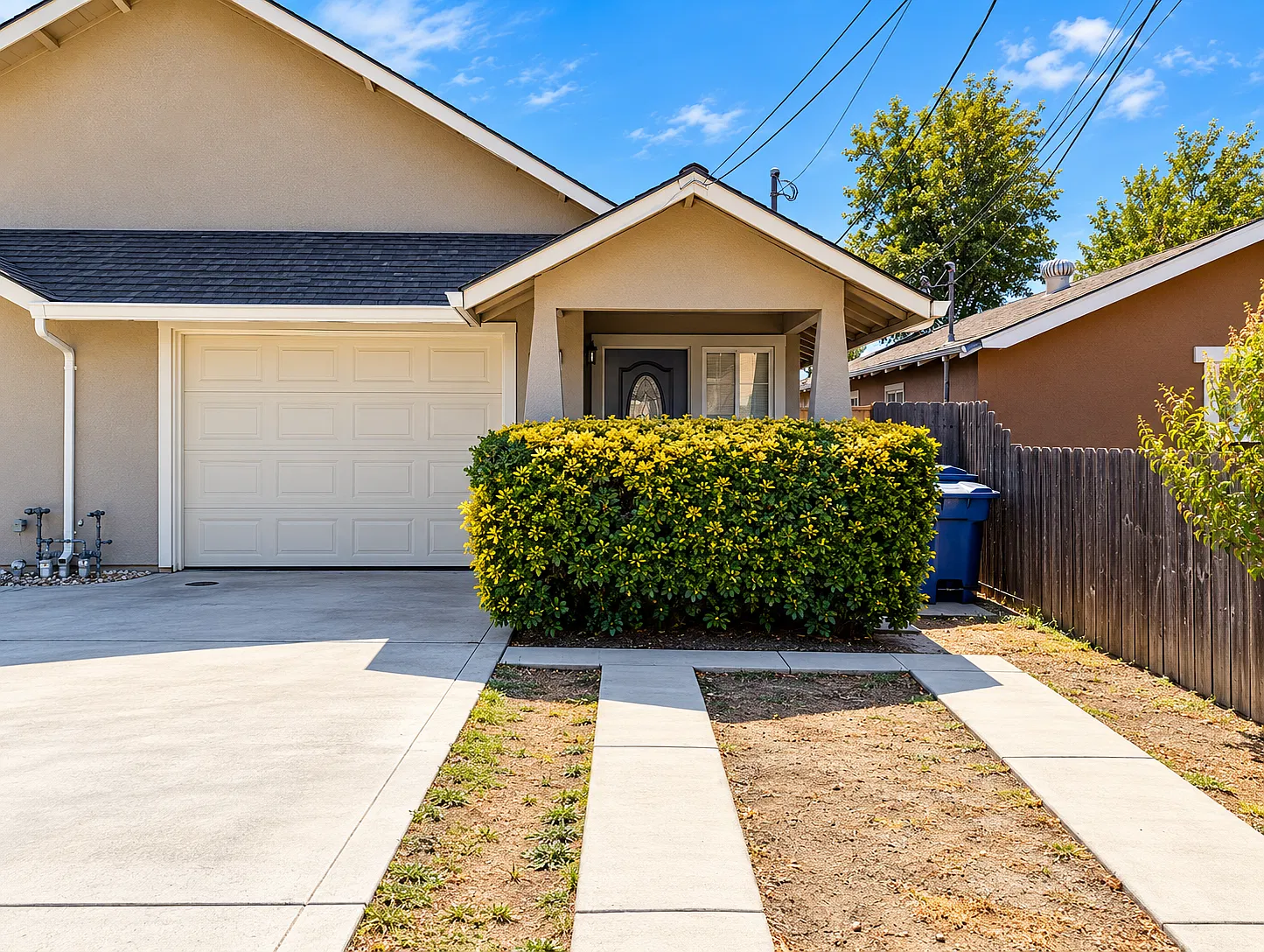 3 bed, 1250 sqft, $2,400 — Photo 1