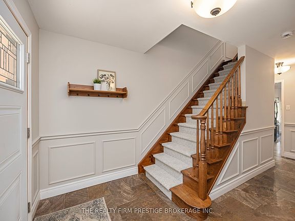 4th image of 49 Whisperwood Cres