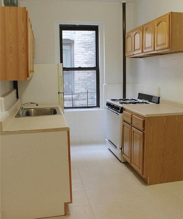2nd image of 95 Cabrini Blvd APT 6A