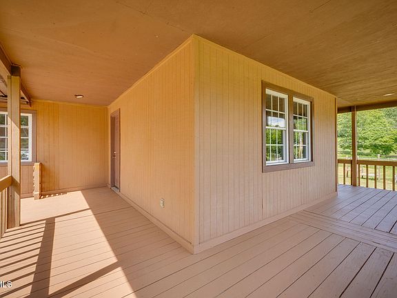 5th image of 412 Allen Dr