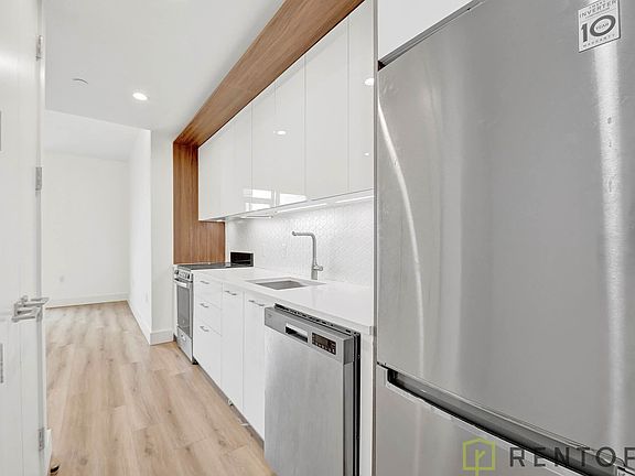 5th image of 224 E 135th St #1506