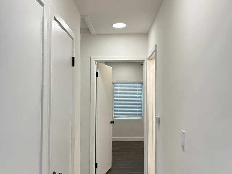 15502 Ermanita Ave — Photo 14