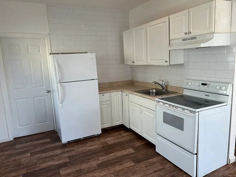 5 Mastic Rd — Photo 1