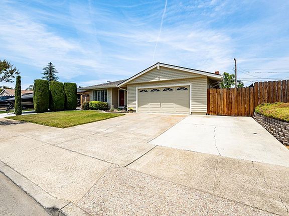 2nd image of 765 La Paloma Way