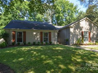 4426 Woods End Ln, Charlotte, NC 28277