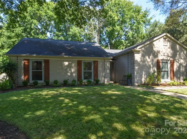 4426 Woods End Ln, Charlotte, NC 28277