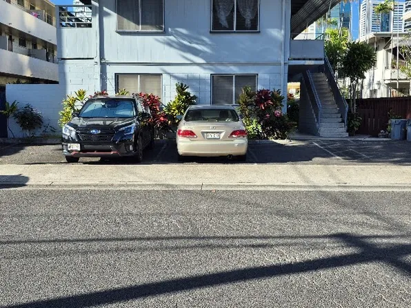 1211 Kamaile St #4, Honolulu, HI 96814