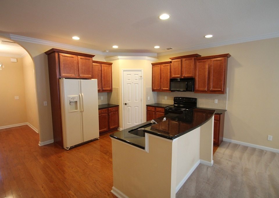 2nd image of 10 Weslyn Park Dr
