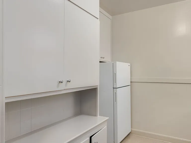 2350 Van Ness Ave #7 — Photo 11