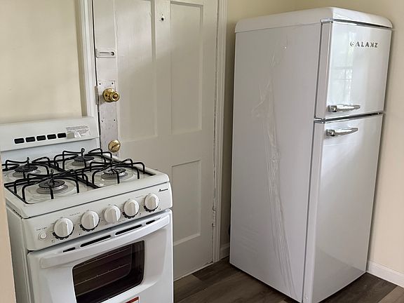 3rd image of 1626 16th Ave S APT A6