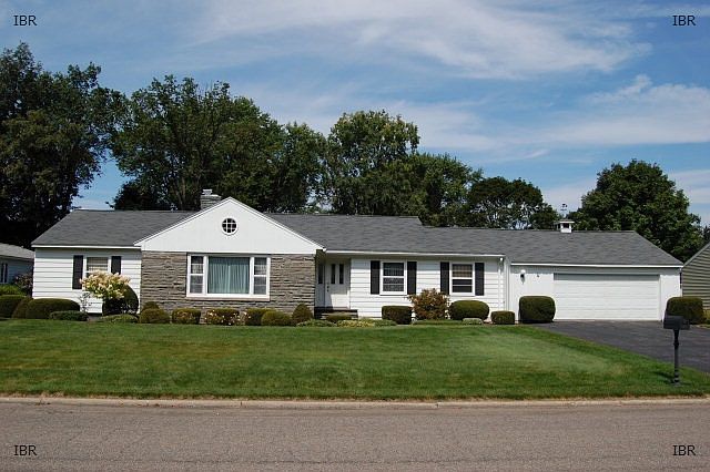 1st image of 4 Circle Dr