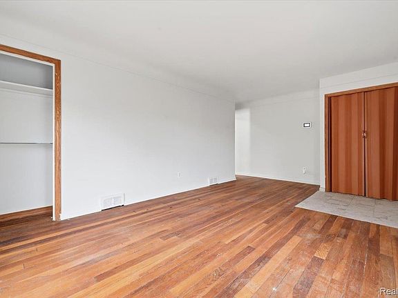 5th image of 20620 Regent Dr
