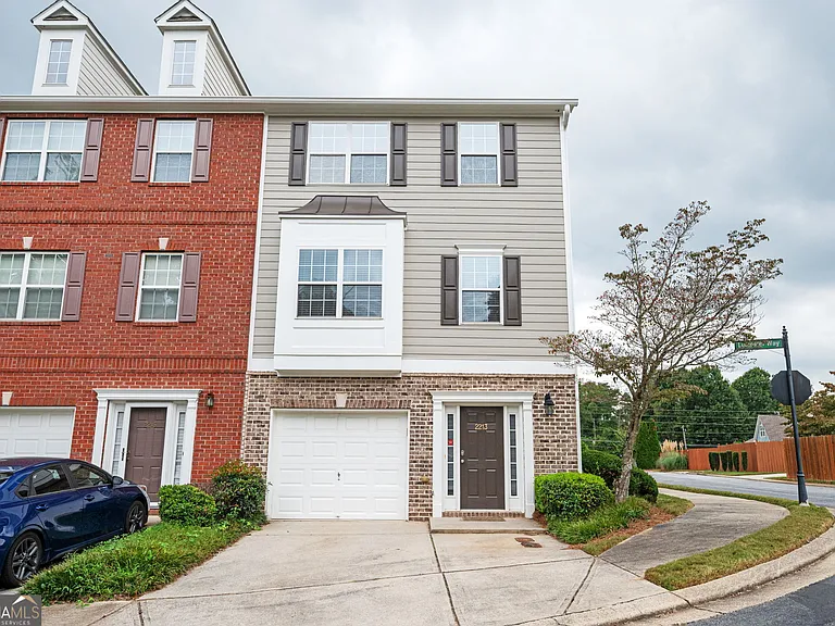 2213 Leicester Way SE — Photo 1